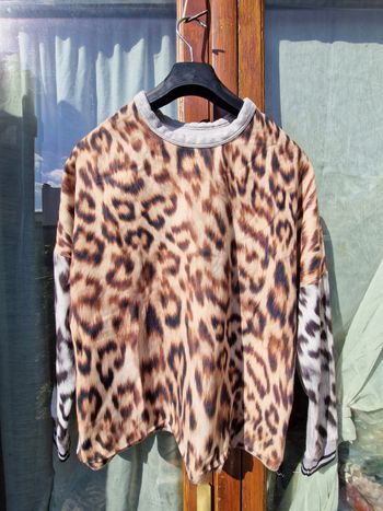 Pull léger manches longues motifs léopard