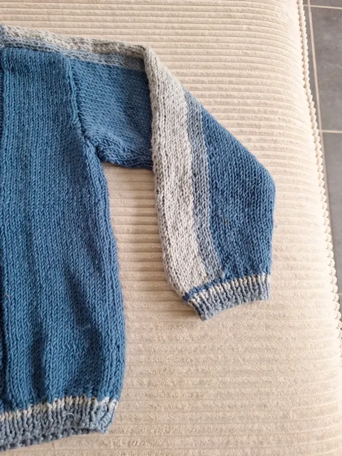 Pull en laine fait main - photo numéro 4