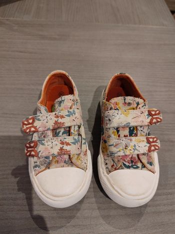 Baskets en toile taille 24