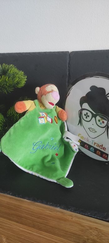 Doudou Tigrou vert cubes ABC et étoiles disney baby gabriel ballon étoiles Blanc