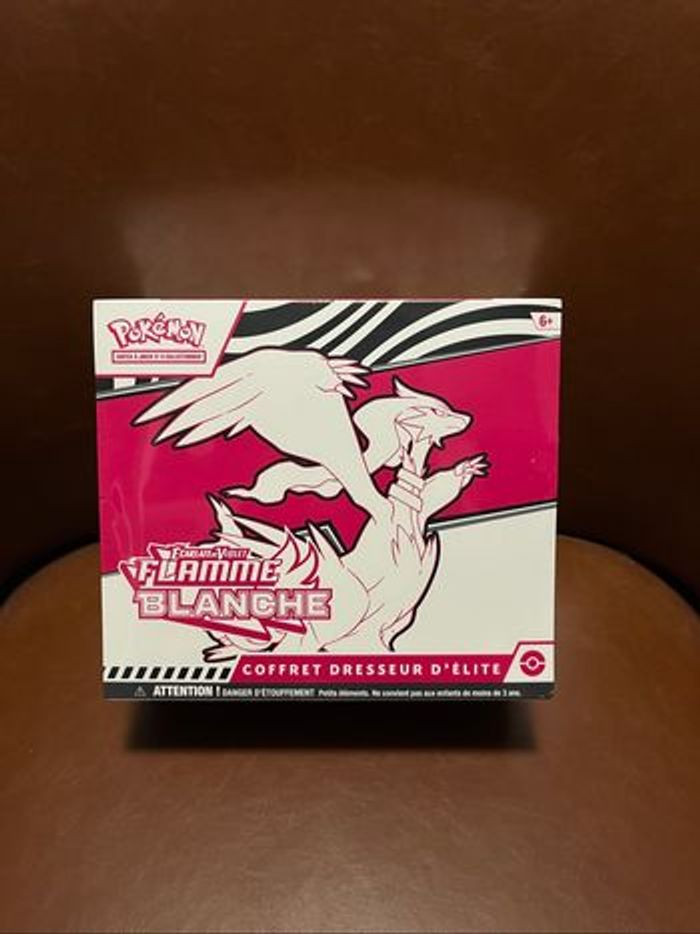 Pokémon - Coffret Dresseur d'Elite Flamme Blanche EV 10.5