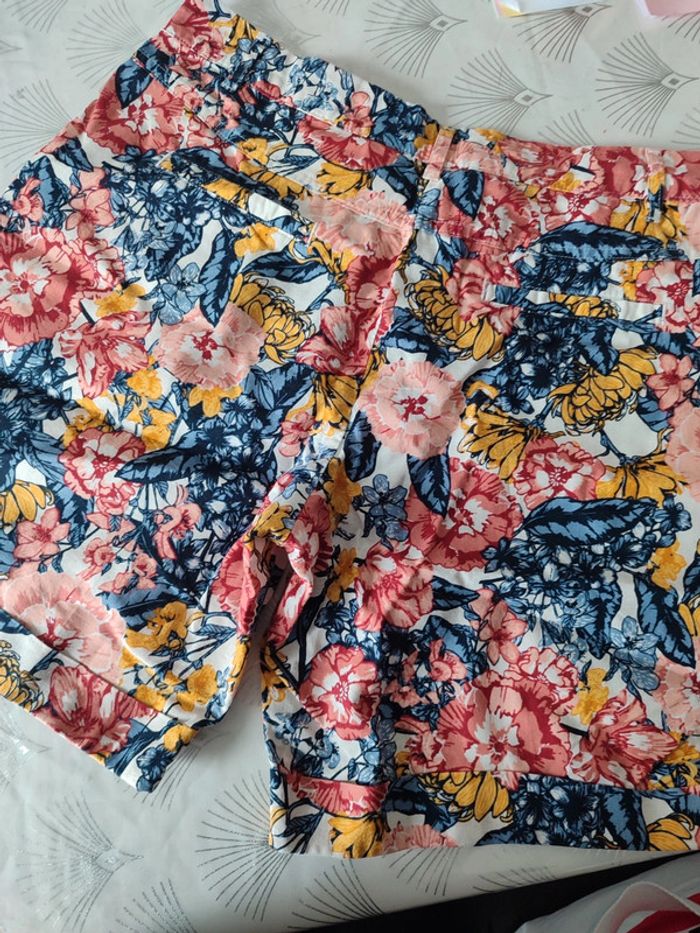 Short fleuri taille haute - photo numéro 2