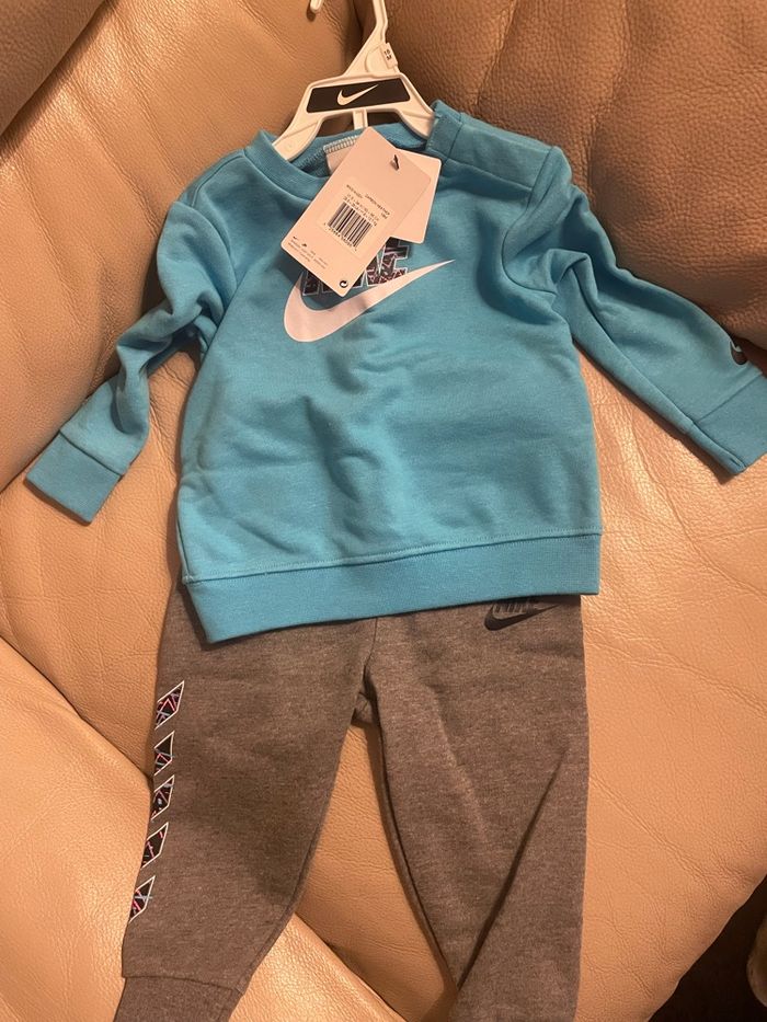 Ensemble Nike bébé deux pièces - photo numéro 2