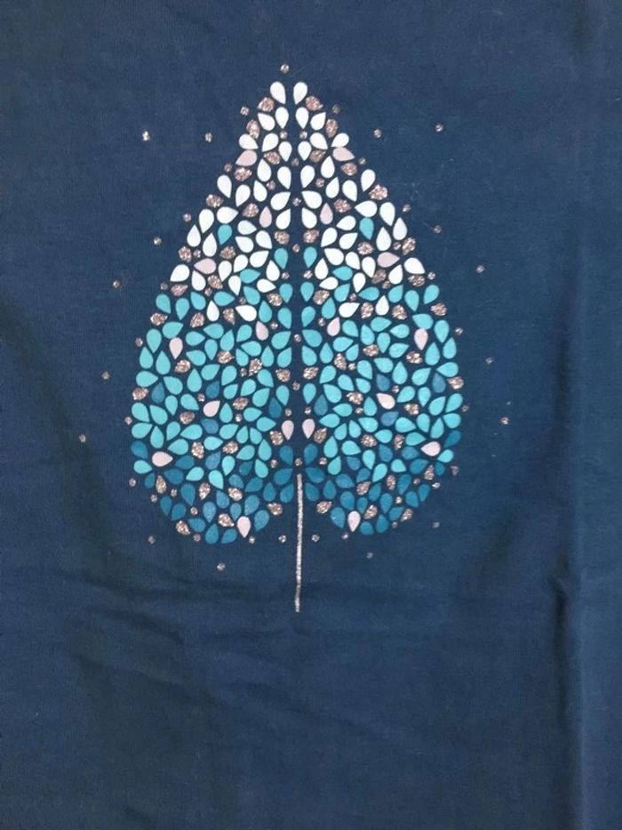 t-shirt vert avec motif arbre brillant - photo numéro 3