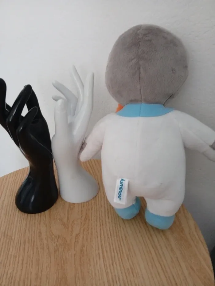 Peluche luminou tchoupi avec doudou phosphorescente 27cm - photo numéro 3