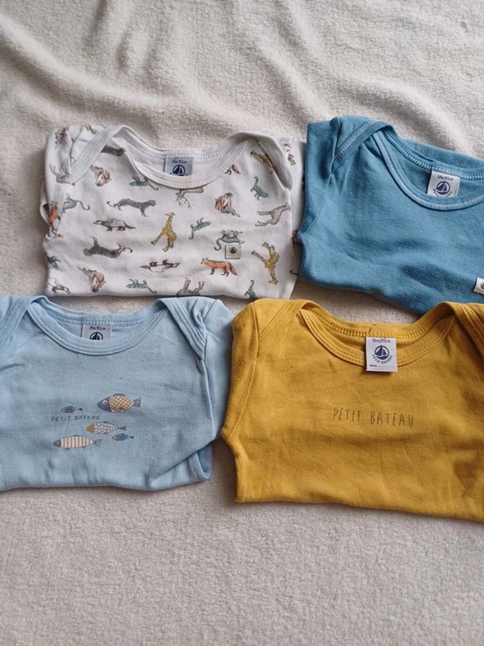 Lot 4 bodys manches longues 18 mois Petit bateau