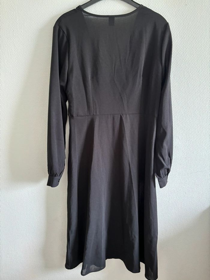 Robe mi longue noire - photo numéro 5