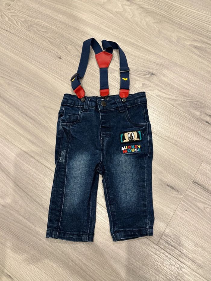 Jean avec bretelles bébé garçon 6 mois Disney très bon état