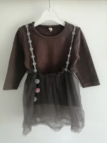 Robe coton marron par dessus en tulle gris