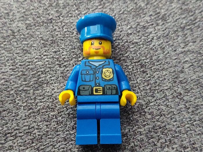 Figurine policier bleu - vrai Lego