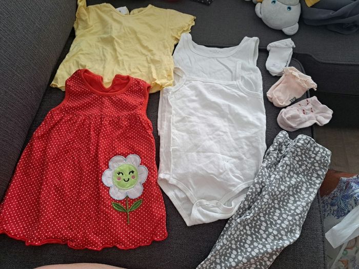 Lot vêtements fille 12mois