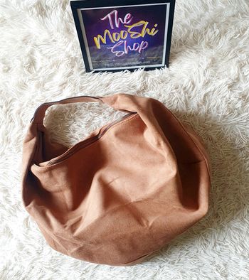 👜 Sac à main hobo fourre-tout cabas demie lune simili daim suédine marron camel neuf HOOVER