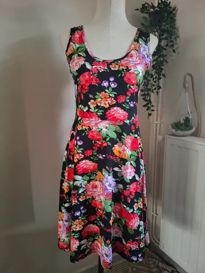 Robe fleurie noire DJT – Taille M