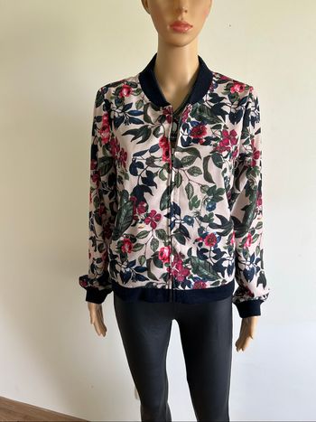 Veste légère fleurie LolaLiza taille M excellent état