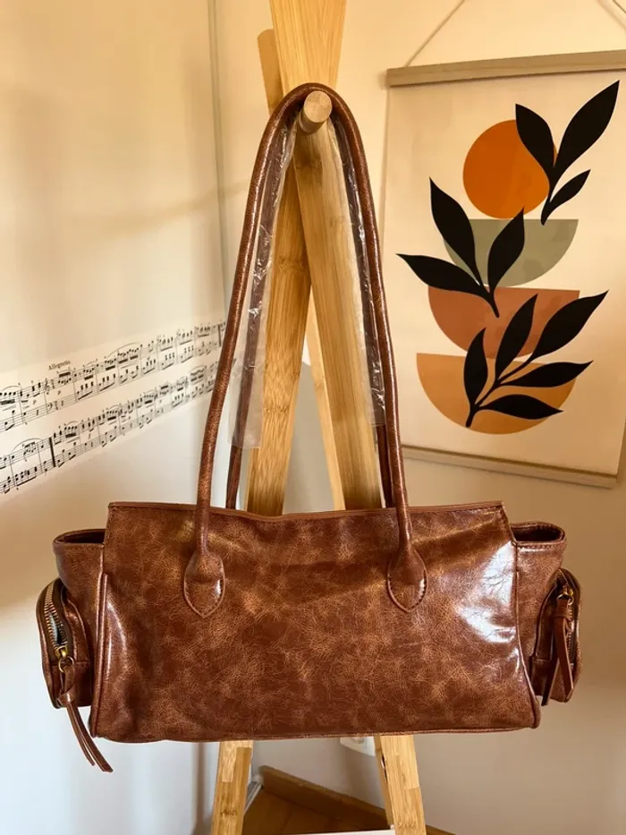 Sac style vintage y2k marron aspect verni neuf [ref 2507SBr139] - photo numéro 3