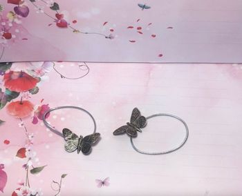 Mignons élastiques argentés papillon