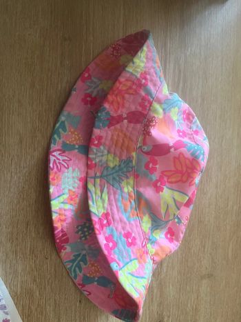 Joli bob estival fille 50/52 cms C&A