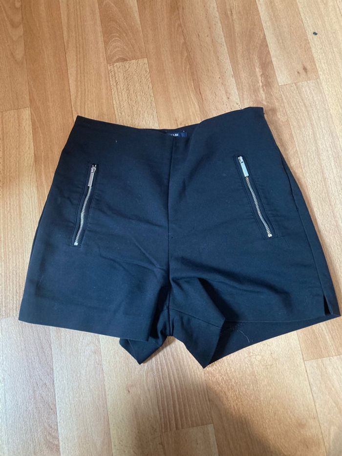 Short noir