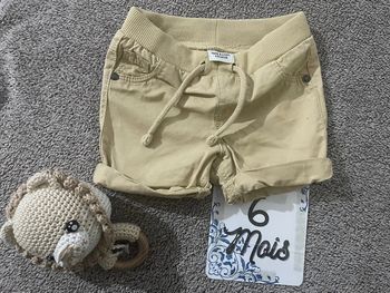 Short jaune poussin