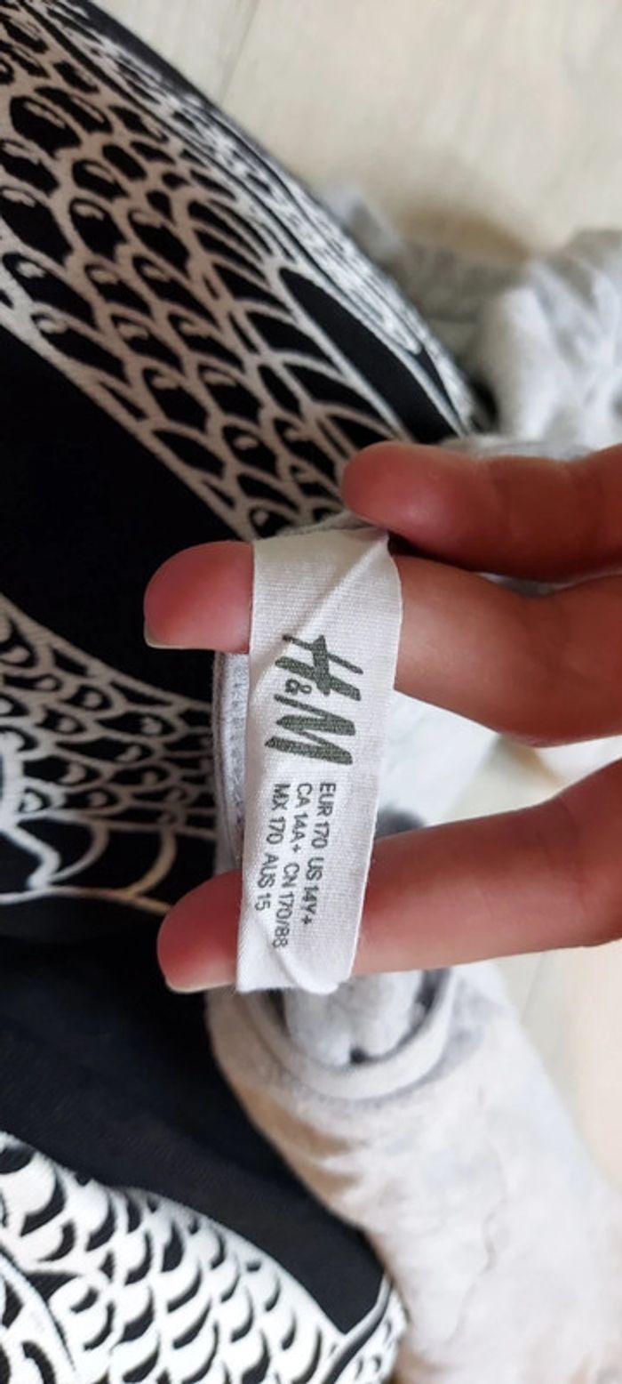 T shirt gris clair, manches 3/4, H&M, taille 14/16 ans - photo numéro 4