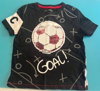T-shirt, ballon de foot Desigual
