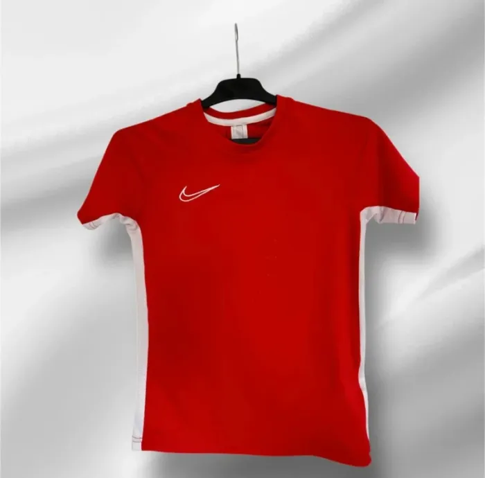 Tee- shirt