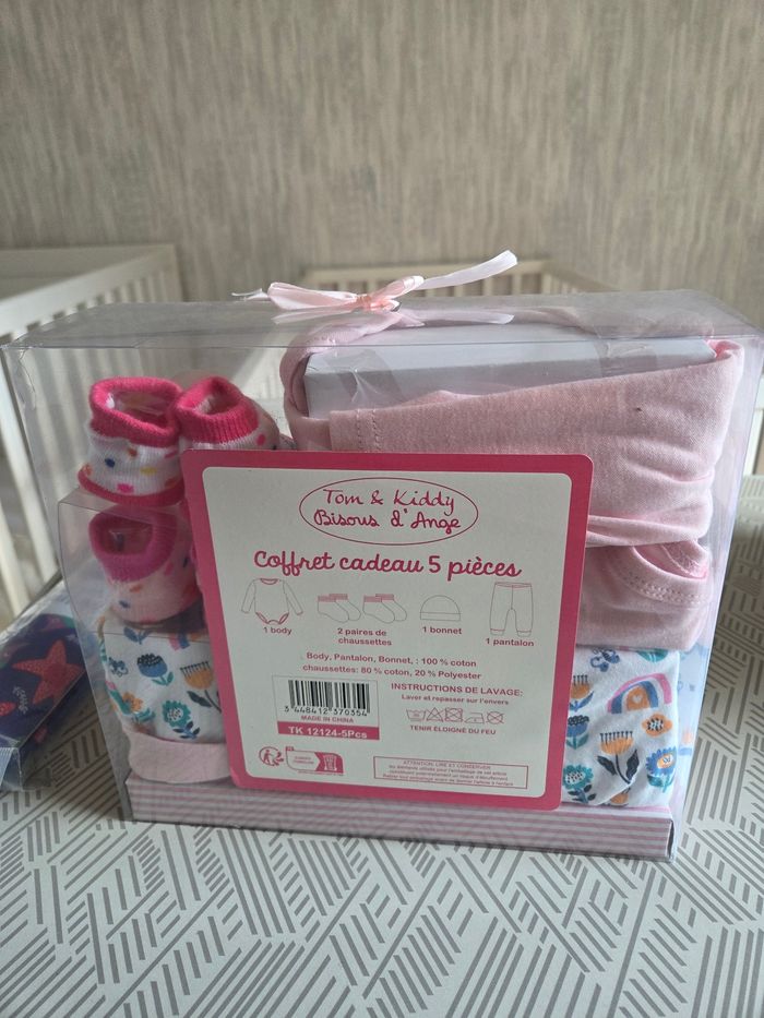 Coffret naissance 5 pièces rose neuf - photo numéro 2