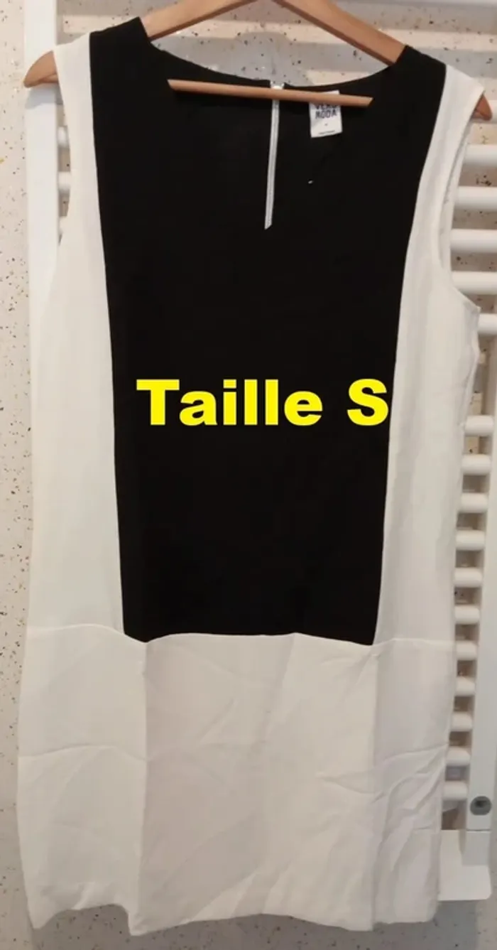 Robe noire blanche Vero Moda Taille S