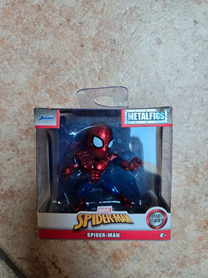 Figurine en metal neuve Spiderman