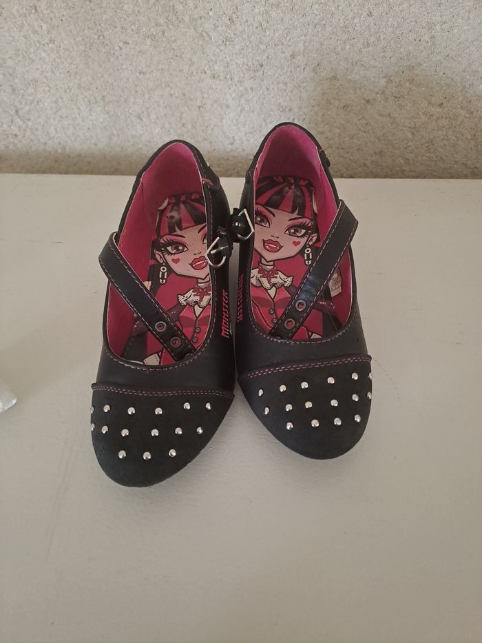 Paires de chaussure - photo numéro 1