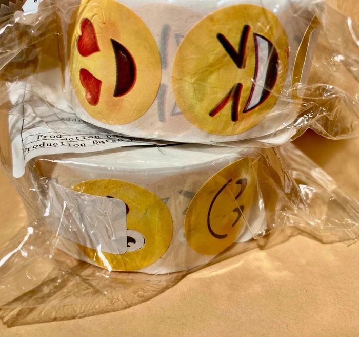 1000 autocollants gommettes smileys 8 motifs NЕUF - photo numéro 4