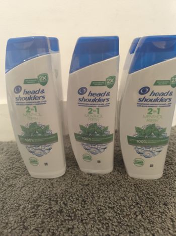 Shampooing head & shoulders 