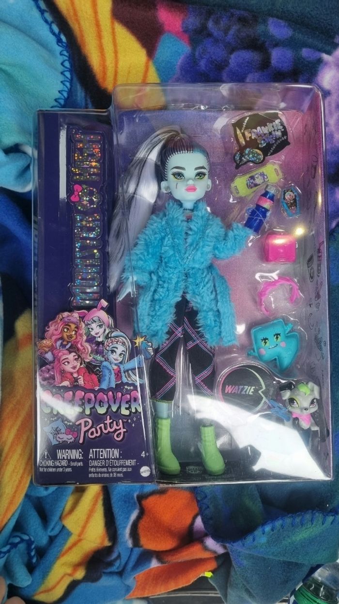 Poupée monster high creepover party pyjama partie frankie stein