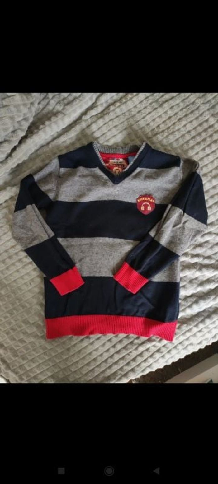 Sweat col V