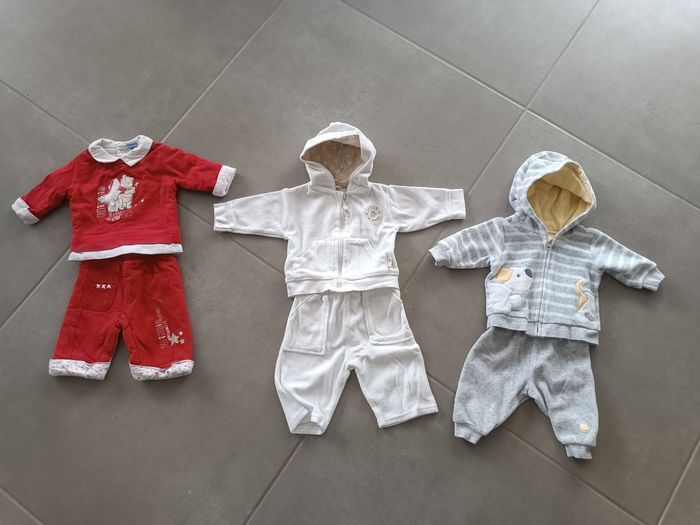 Lot 3 ensembles 1 mois dont un Disney