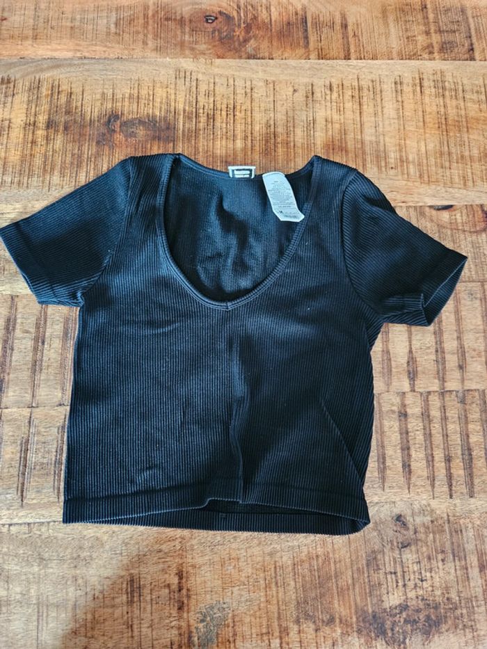 Tee shirt court