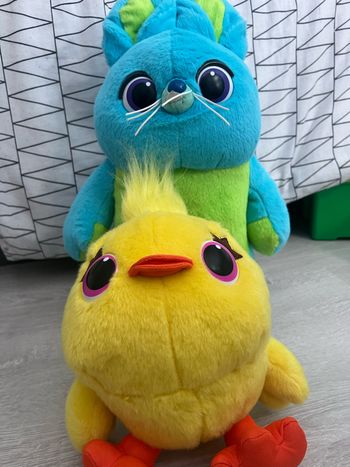 Lot de 2 peluches toys story 4 comme neuves