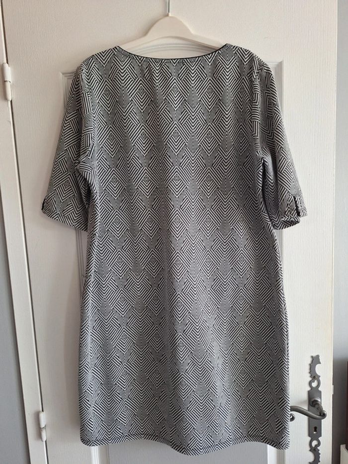 Robe noir et blanche - photo numéro 2