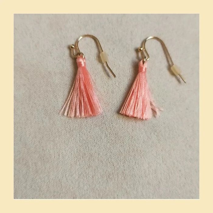 Boucles d’oreilles pompons rose saumon - photo numéro 3