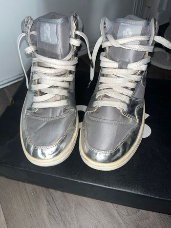 Baskets montantes Nike argentées ✨