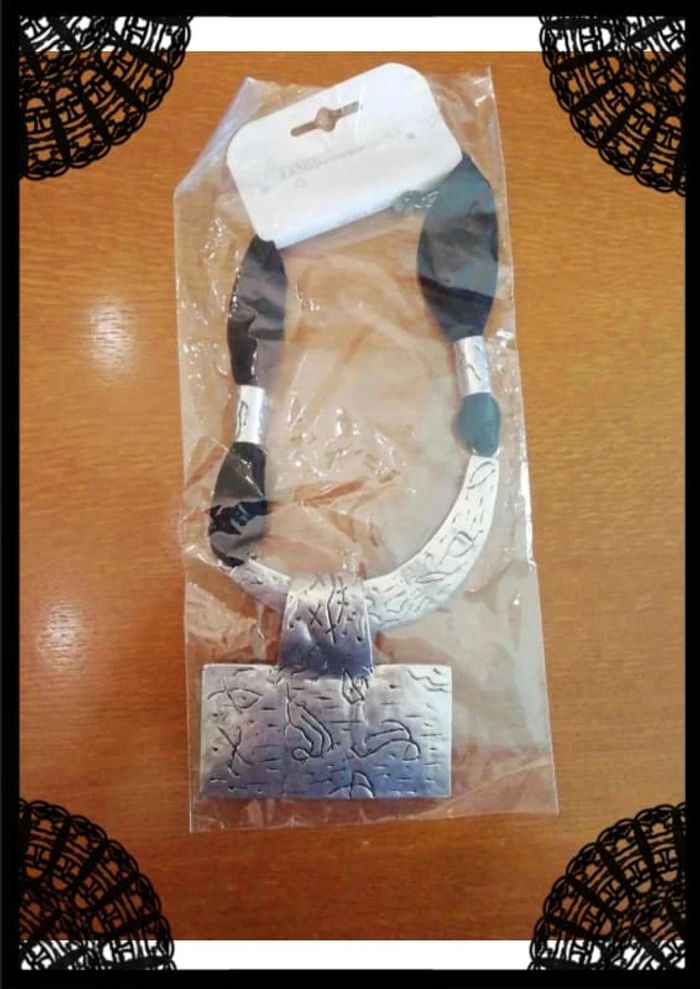 Collier  couleur argent baroque