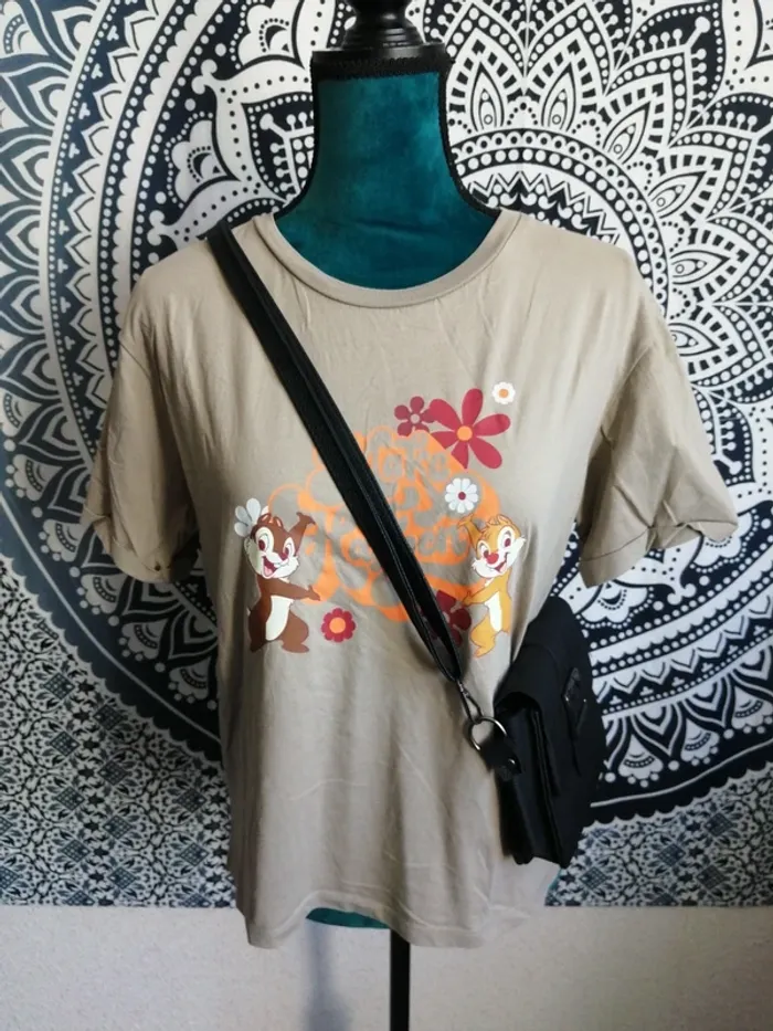 Tee-shirt marron taupe imprimé tic et tac avec fleurs et écriture / disney / (m)