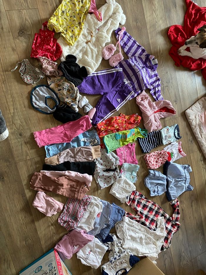 Lot 35 vêtements fille T12 mois - photo numéro 3