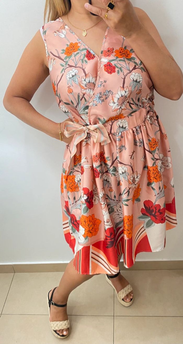 Robe D’été Satinée Imprimée Fleurs Taille 40 - photo numéro 7
