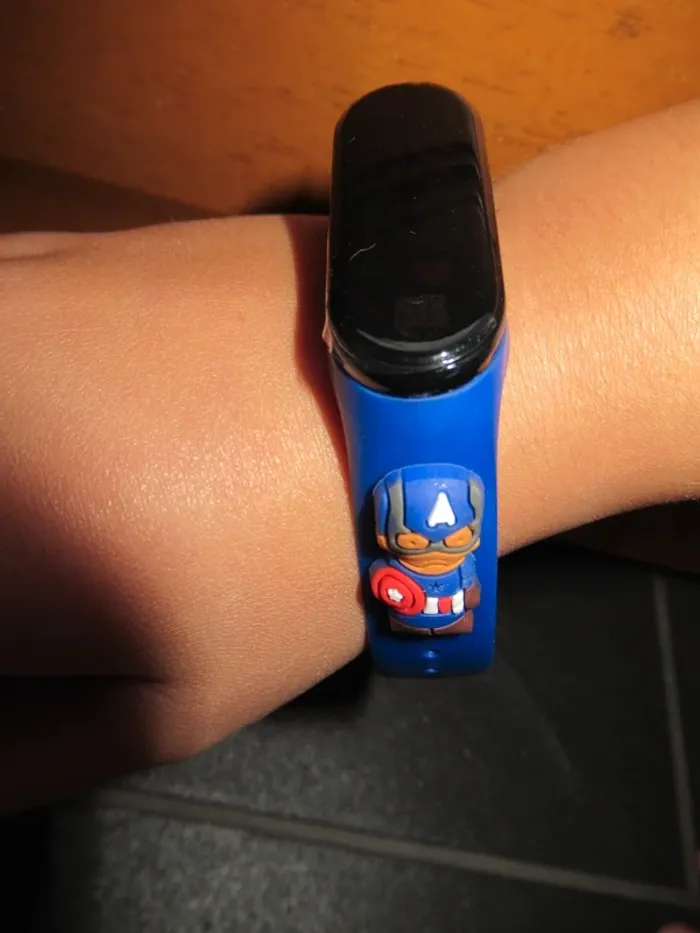 Montre Captain America Marvel Avengers neuve - photo numéro 4