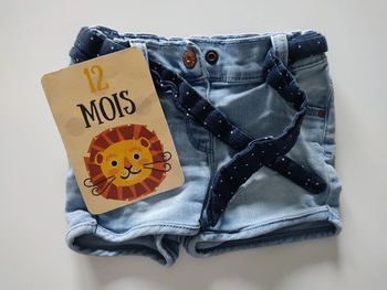 Short en jean taille 12 mois