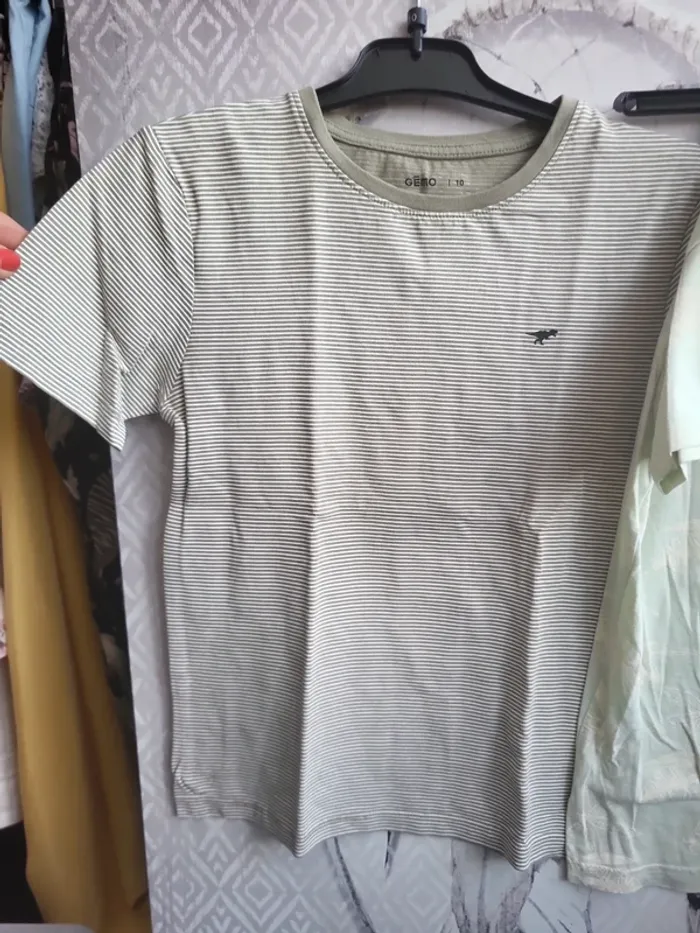 Lot 2 t-shirt 10ans - photo numéro 2