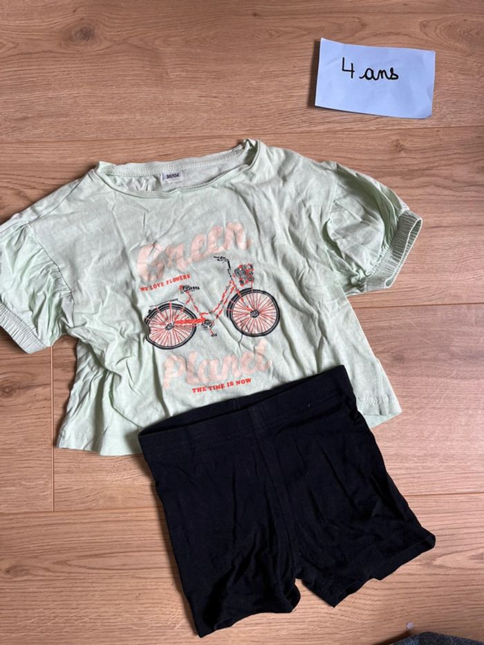 Ensemble t-shirt / short cycliste