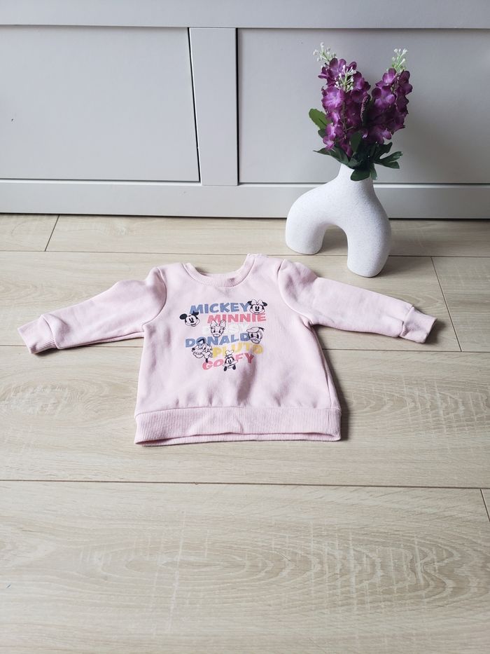 Pull 🎀 Disney × Primark 6-9 mois 2€ - photo numéro 2