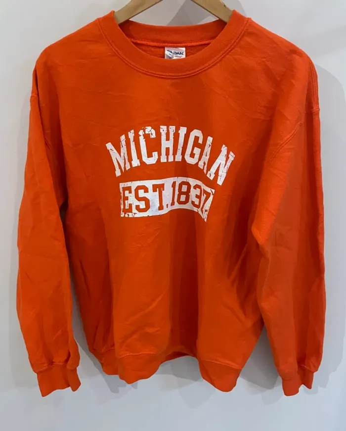 Orange crewneck Michigan Gildan M